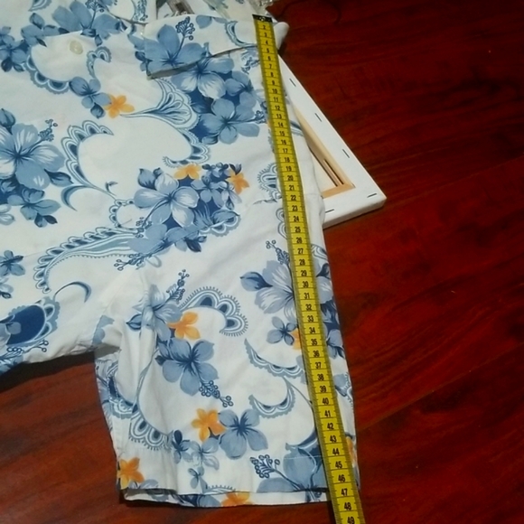 Quiksilver, Size - L, Color - White with blue and yellow flower pattern - Picture 9 of 10